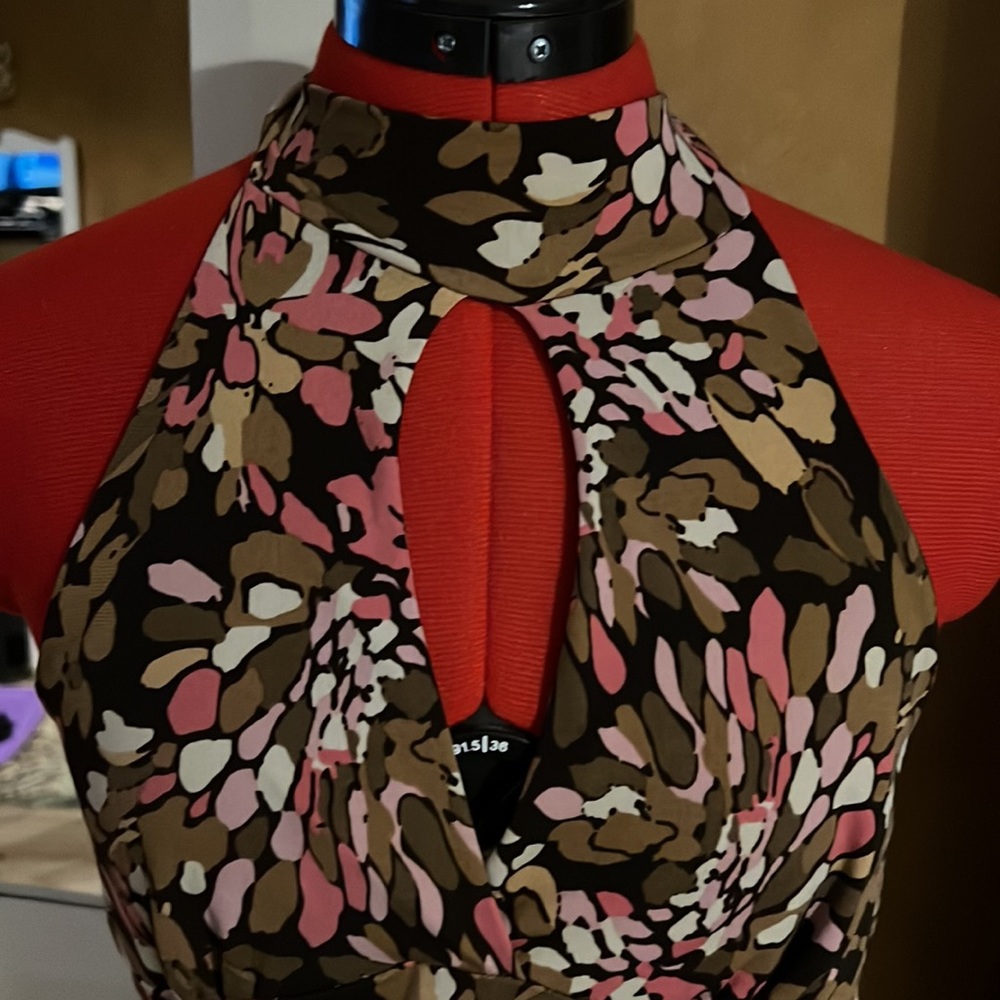 Flower print shirt ties around neck. - Picture 2 of 4